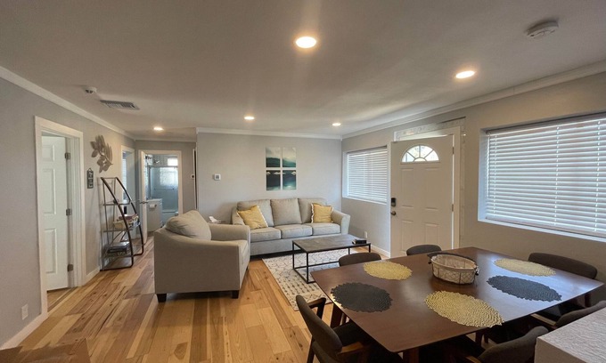 Globe House | Bright 3 bedroom, 2 bath home; game room w/arcade machines - basketball machine
