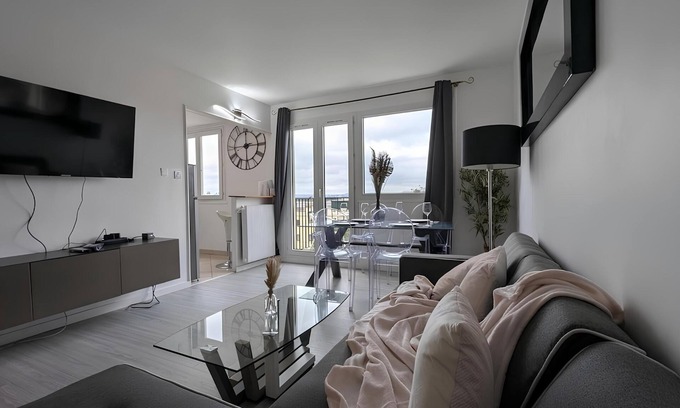 Sartrouville Apartment | Bright 3-room apartment, balcony & parking - Paris 20 min
