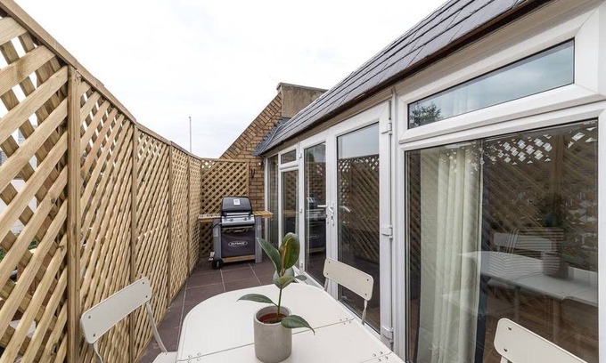 Notting Dale House | Bright 3bed house w/ terrace in Notting Hill Park