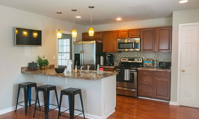 North Chesterfield House | Bright 3BR Hidden Gem - 5 mins from Downtown RVA