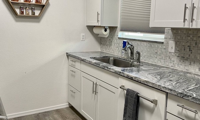 Fort Mohave House | Bright 4 bedroom, close to hospital