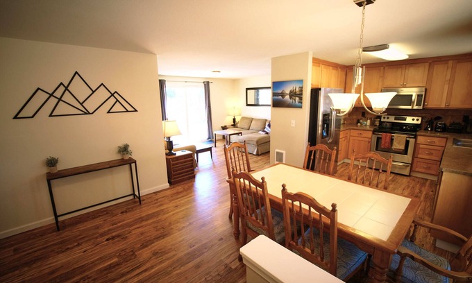 Redmond House | Bright 4-bedroom home near Airport & Bend w/big backyard