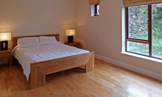 Westport House | Bright, 4 double bedrooms sleeps 10, pool table