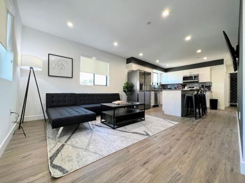 Ladera Heights House | Bright 4BR Stay in the Vibrant K. Town- OAK1 - LAD
