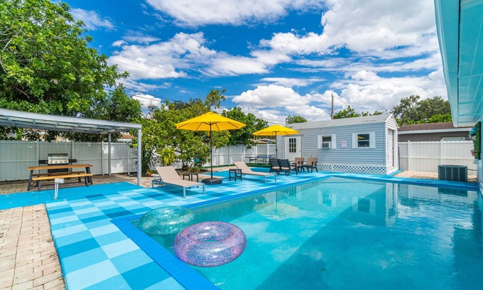 Driftwood House | Bright 4BR with Pool and Game Room near Hard Rock