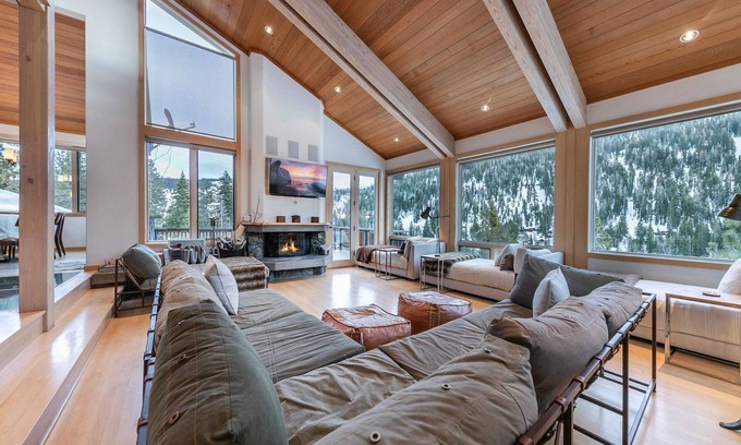 Alpine Meadows House | Bright 5BD Alpine Retreat - 5Min to Alpine Meadows