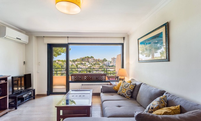 Calamayor Apartment | Bright 90m2 apartment with views