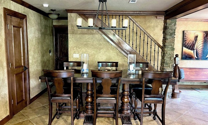 Kingston House | Bright & Airy 3 BR with AC, Game Rm, Near Casinos, Lake Texoma Marinas & Trails