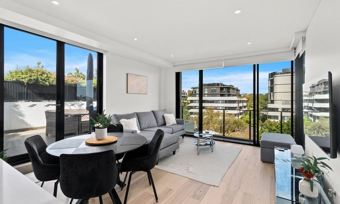 Miranda Apartment | Bright & Airy Retreat with Balcony & BBQ
