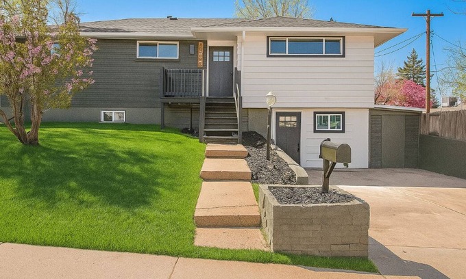 Littleton Condo | Bright Airy Upper Level Unit