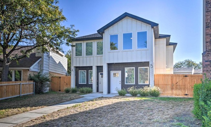 Amarillo House | Bright Amarillo Townhome Near Parks and Town!