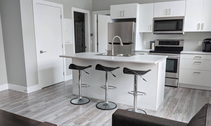 Black Mountain Apartment | Bright and Airy 1 Bedroom Suite