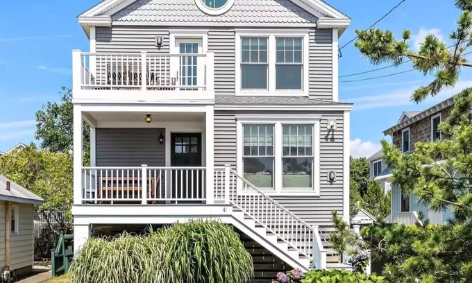 Manasquan House | Bright and Airy Beach House-close to beach and inlet for paddleboard/kayaking