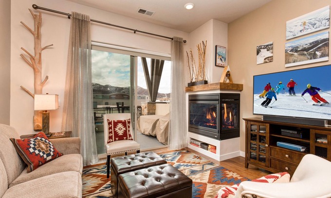 Kimball Junction Condo | Bright and Airy Mountain Townhome. Walk to Shops, Dining, Trails + Hot Tub