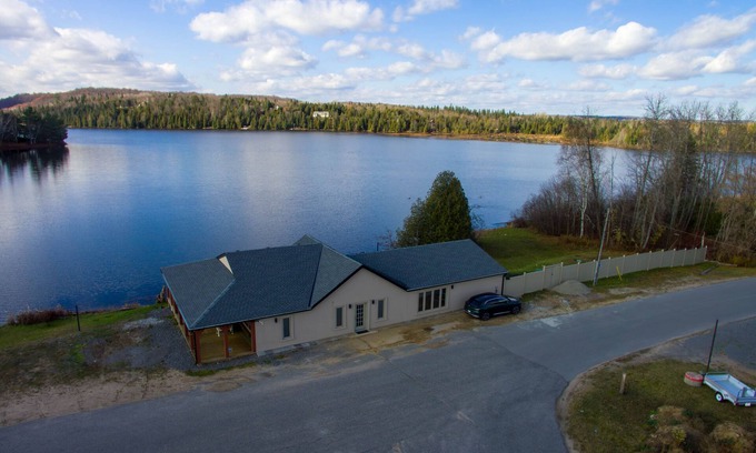 Faraday Cottage | Bright and Beautiful Brand New Cozy Lake Front Cottage in Bancroft