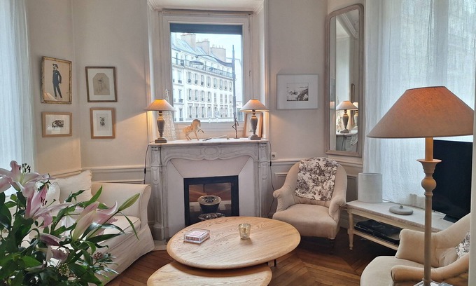 6th Arrondissement Apartment | Bright and charming Parisian apartment in the center of town