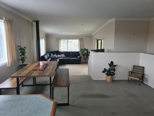 Onerahi House | Bright and Cheerful 3 bedroom home