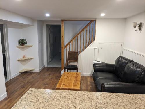 Hamilton Apartment | Bright and Cheery separate unit