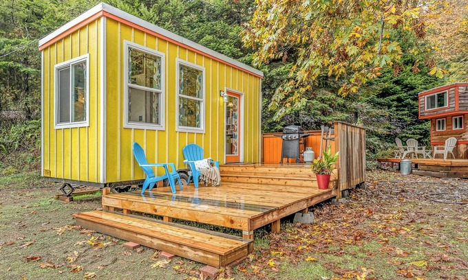 Longview Apartment | Bright and Colorful Tiny Home for Two - Unique Northwest Vacation Rentals