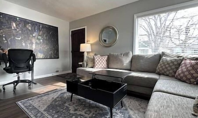 South Salt Lake Apartment | Bright and Comfy 2 Bedroom in Salt Lake