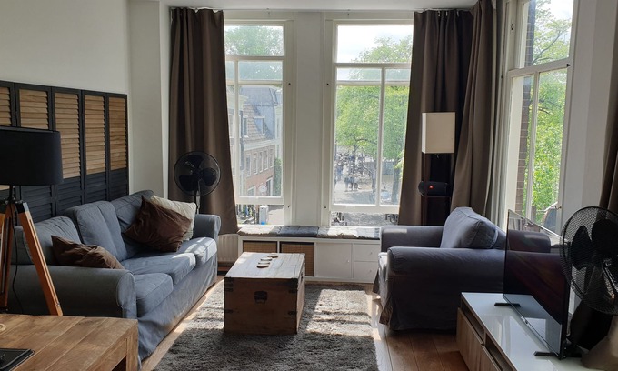 De Weteringschans Apartment | Bright and Cozy Apartment in Central Amsterdam Near to all the key Attractions