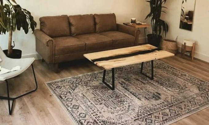 Dauphin House | Bright and Cozy Bungalow in Dauphin