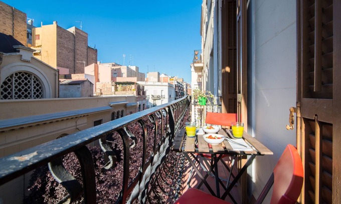 El Poble-sec Apartment | Bright and cozy in Poble Sec
