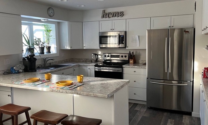 Fairbanks Apartment | Bright and cozy newly remodeled apartment