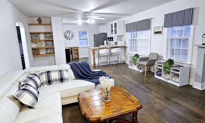 Paris House | Bright and cozy riverfront home in the heart of Canada's Prettiest Little Town!