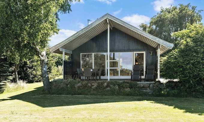 Vang House | Bright and cozy summer house with sea view
