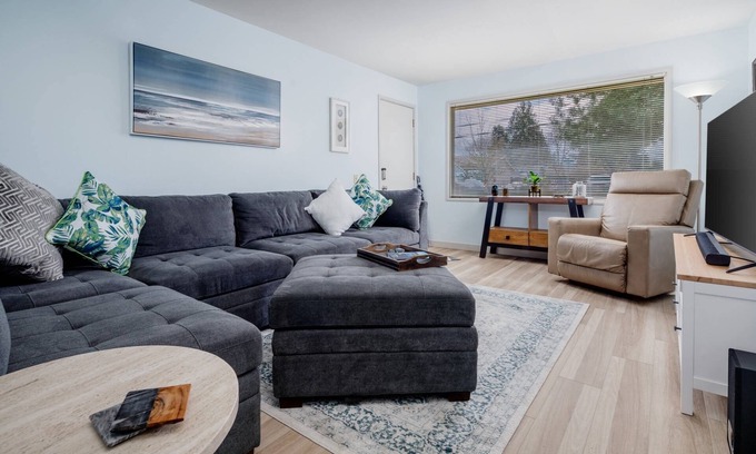 Hillsboro House | Bright and Delightful Renovation, Single Level, Fenced Backyard, 3 Blocks to MAX, 25 Min to Portland