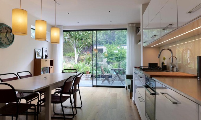 North Kensington Apartment | Bright and Elegant 2 Bedroom Flat, near Notting Hill