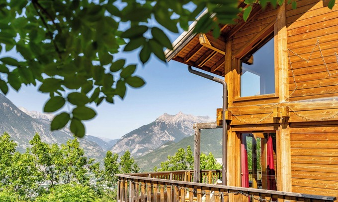 Risoul Ski Chalet | Bright and elegant chalet - fireplace and games room - 12p - Risoul