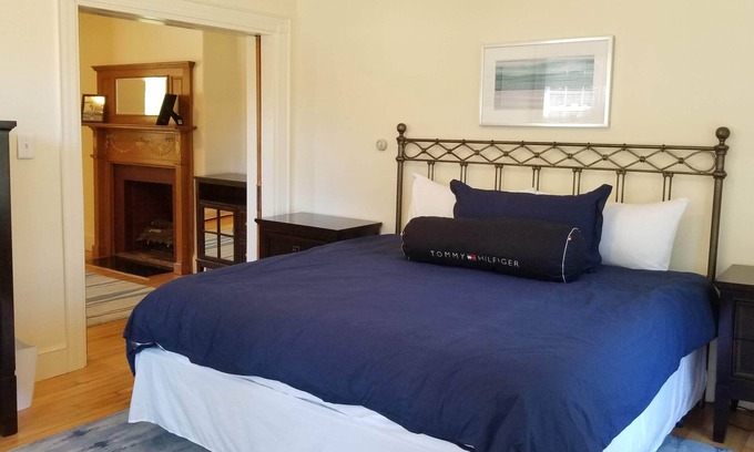Back Cove Apartment | Bright and Fresh Back Cove4 Bedroom, Sleeps 8. Airmatress for additional 2.