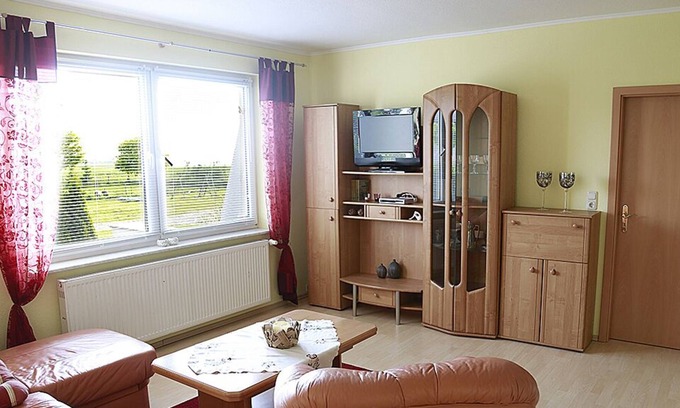Sommersdorf Apartment | bright and friendly apartment overlooking the Lake Kummerow, single storey