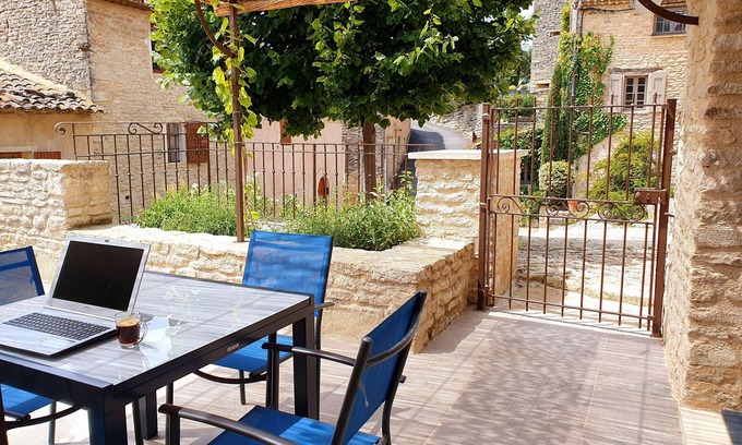 Goult House | Bright and functional village house in the Luberon, in Goult