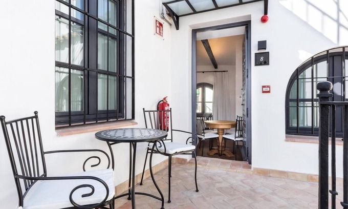 Alfalfa Apartment | Bright and light 2 bedroom, 2 bathroom penthouse with lovely outdoor space