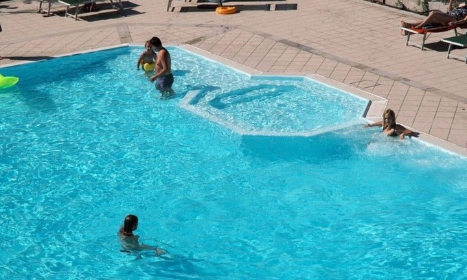 Domaso Resort | Bright and modern apartments with pool and beach and luxurious villas on the S
