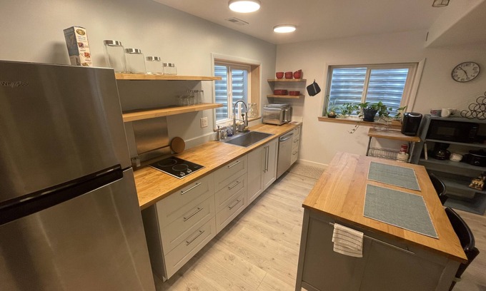 Colorado Springs House | Bright and Spacious Modern One Bedroom Basement Unit