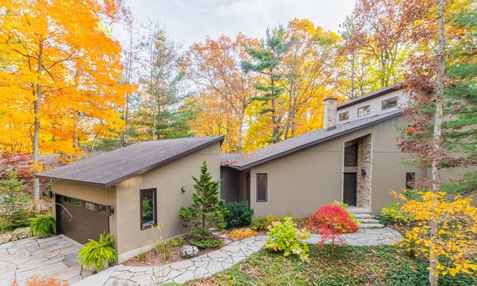 Grand Bend House | Bright and spacious family home in beautiful Southcott Pines area in Grand Bend