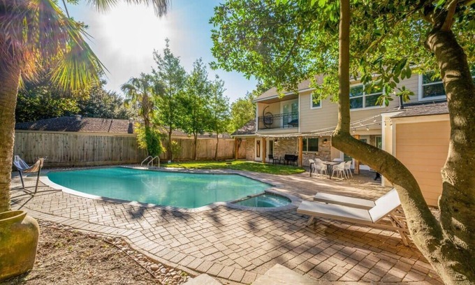 Jersey Village House | Bright and Spacious Home for w Pool -over 30 Nights-