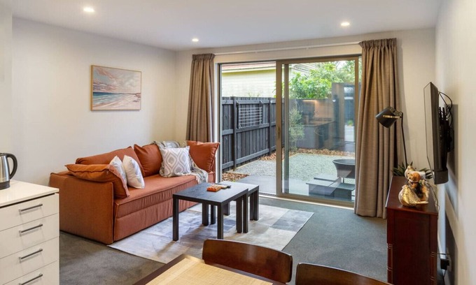 Christchurch House | Bright and Spacious 2BR near Ara Institute and CBD