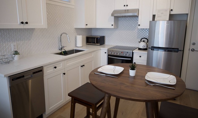 Riley Park House | Bright and spacious 1 bedroom suite in the heart of Main