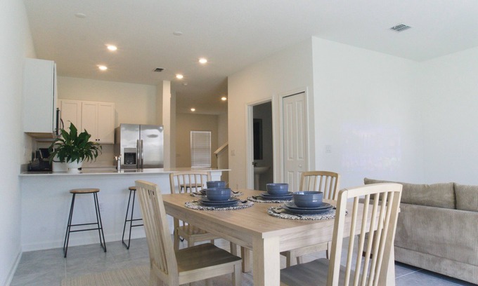 Poinciana House | Bright and spacious 3-bedroom townhouse in Kissimmee - Pool, Nature, Disney