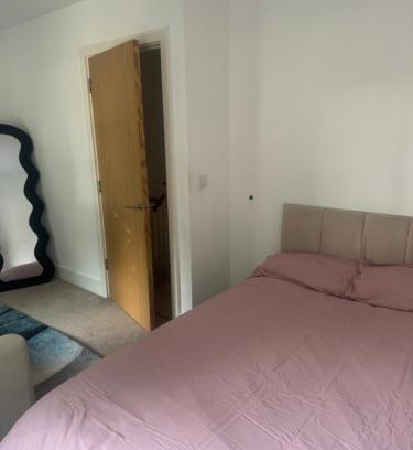 Cleedownton House | Bright and Spacious Double Room