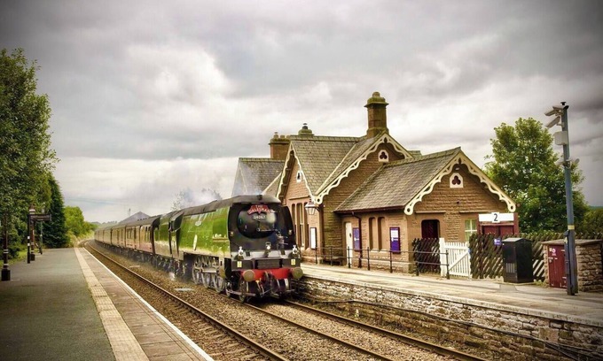 Langwathby Cottage | Bright and spacious 1 bedroom apartment dog friendly & unique with free parking and 22kw EV charger near Lakes One for Instagram!