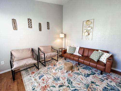 Barker House | Bright and Spacious Townhome Near Parks and Dining