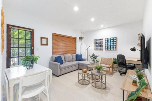 Victoria Park House | Bright and Stylish Apt in Las Olas Blvd Victoria Park