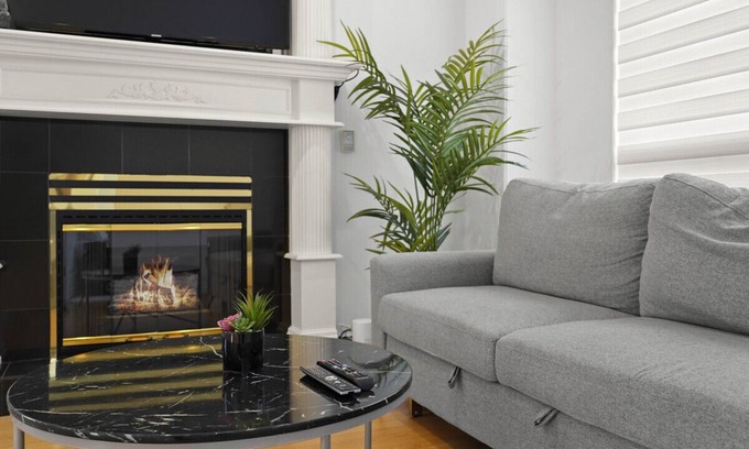 Hastings House | Bright and Updated Home near Burnaby