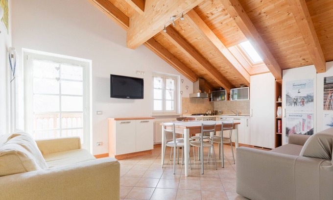 Grauno Apartment | Bright apartment a stone's throw from the woods